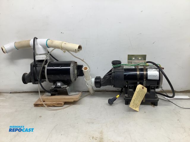 Lot 2-79969 - lot of (2) pumps