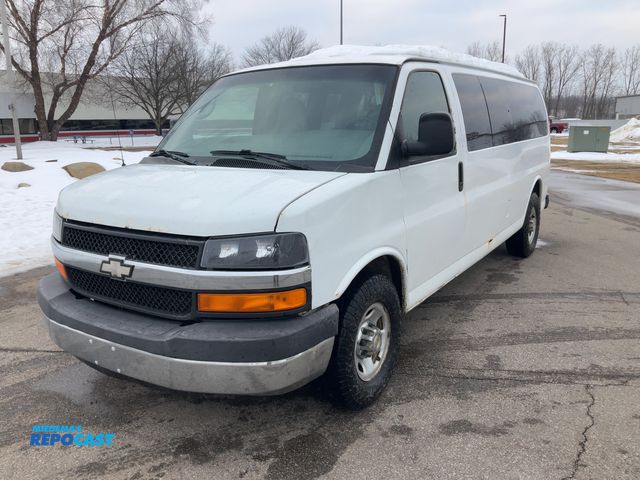 Lot 2-43401 - 2007 Chevrolet Express LS 3500 Extended Passenger Van RWD