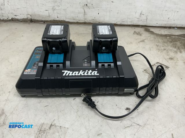 Lot 2-35449 - Makita DC18RD  2-port Multi-Charger w/ 2 chargers