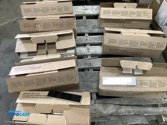 Lot 2-93278 - Skid lot of (4) boxes of Aotcuig gloss black tile 36 SF (5) boxes of Aotcuig gloss white 72.80 SF