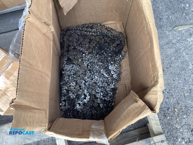 Lot 2-66598 - Box of chains unknown
