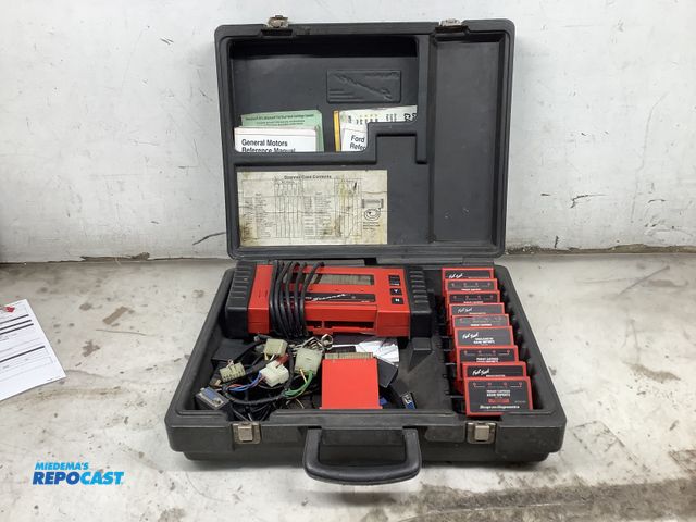 Lot 2-35115 - Lot of (1) snap on diagram scanner (mt250p) scanner has many Cartrages for different vehicles.
