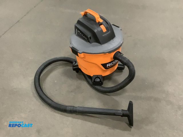Lot 2-35090 - Ridgid 9 Gallon 4.25 Peak HP NXT Wet/Dry Shop Vac - Model #HD09001 (used, tested
and works)