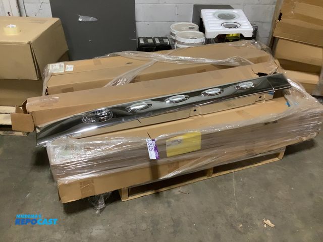 Lot 2-35425 - Approximately 14 New USED
PANEL ASSEMBLY, SKIRT DAY CAB CHROME LEFT HAND