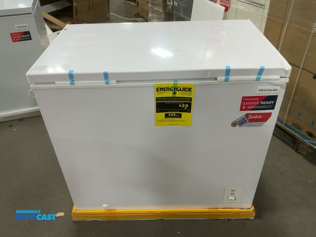Lot 2-75523 - Frigidaire convertible chest freezer 7.0 cubic feet
