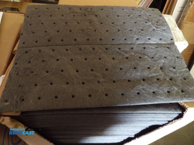 Lot 2-58318 - Lot of (200) new Pig Absorbent Pads 13 X 10- Extra heavy duty 8 Ply thick
universal fluids absorbed ...