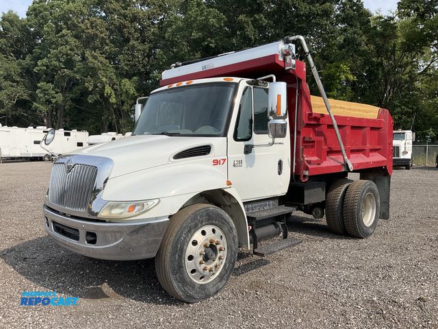 Lot 2-61331 - 2006 International 4300 SBA 4X2 Dump Truck