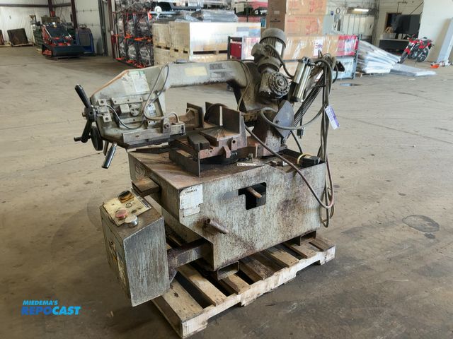 Lot 2-33034 - 2002 Thomas S.p.A. Model 250SAR Band Saw, 3 Phase, Vise, can be angled, missing start knob, scattere...