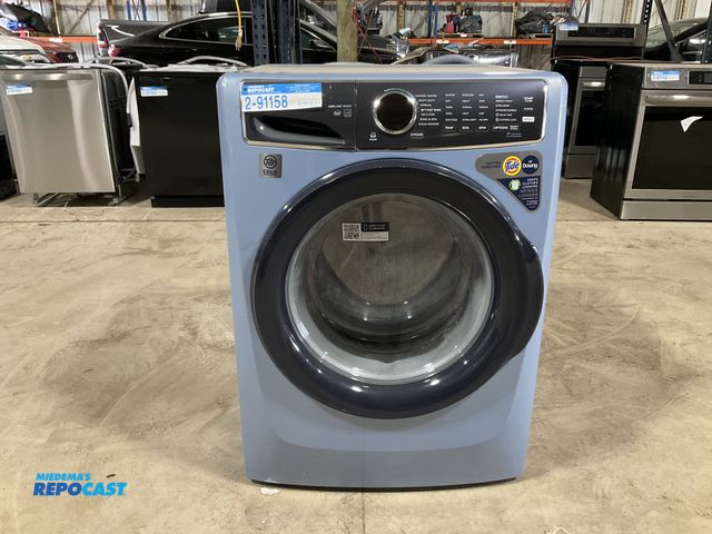Lot 2-91158 - Scratch & Dent Free Standing Electrolux ELFW7437AG1 Washer