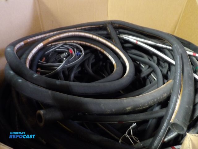 Lot 2-53086 - new pallet/gaylord or asst. hydraulic hoses, various sizes, applications &amp; PSI - all new oversto...