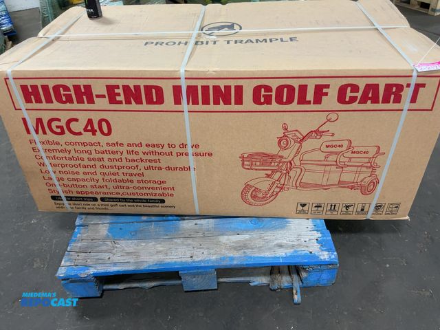 Lot 2-21752 - New SDLANCH MGC40 3-Wheel Mini Electric Golf Cart / Scooter, 60 Volt, Three Speed, 2-Passenger, Pneu...
