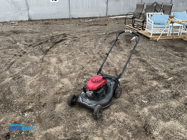 Lot 2-65683 - Honda Self-Propelled Lawn Mower Honda HRR216K11VKAA is a 21-inch, 3-in-1 self-propelled walk-behind ...