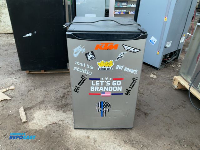 Lot 2-92242 - Galanz GL4356 Mini Refrigerator