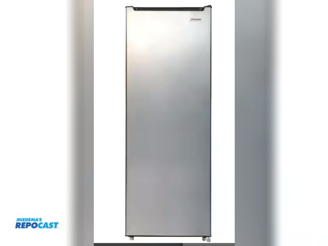 Lot 2-59049 - New new frigidaire 6.5 cu ft upright freezer Upright Freezer The 184 L (6.5 cu. ft.) Frigidaire upri...