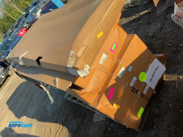 Lot 2-18820 - Skid of tonneau covers ford ranger 2019 6’ soft folding