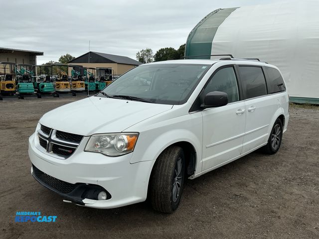Lot 2-90723 - 2017 Dodge Grand Caravan SXT SUV FWD