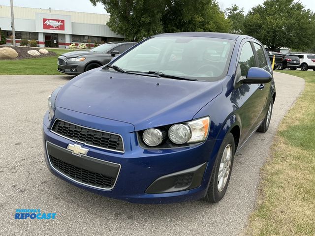 Lot 2-30310 - 2013 Chevrolet SONIC LT Hatchback FWD