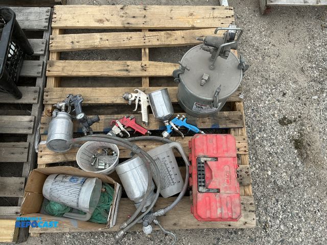 Lot 2-69658 - Skid lot of painting tools with pressure tank