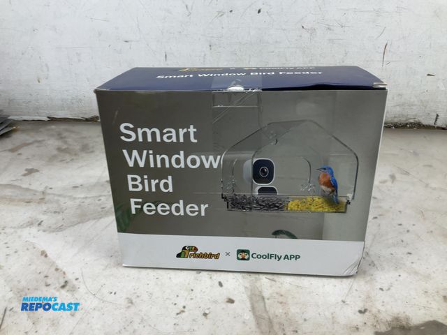 Lot 2-62911 - smart camera window bird feeder