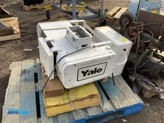 Lot 2-92602 - Yale Y80L03030S18 Crane component (white)