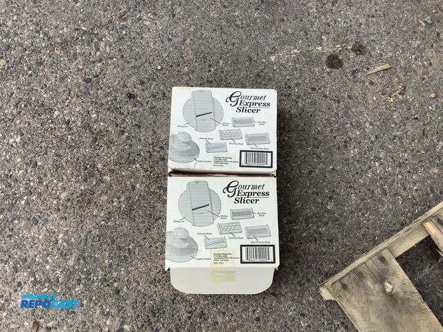 Lot 2-64395 - 2 boxes of gourmet express slicer