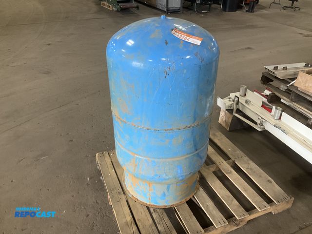 Lot 2-43264 - Amtrol WX-302 86 gallon well pressure tank, 106 psi max working pressure, used