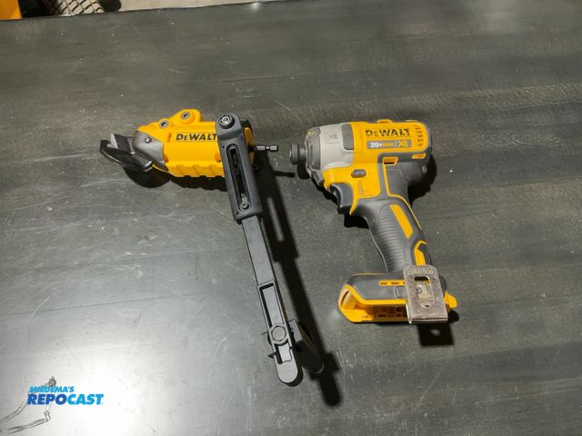 Lot 2-53629 - DeWalt DCF887 1/4” Cordless Impact Driver w/ DWASHRIR 18Ga Shear Attachment(DOBSON)