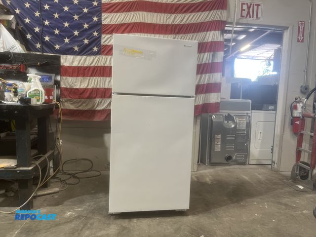 Lot 2-59381 - Americana freezer on top Refrigerator/Freezer adjustable freezer shelf
door storage