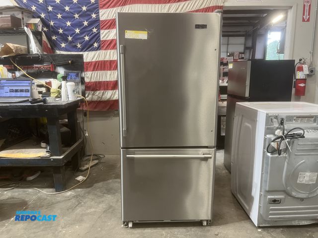 Lot 2-59006 - Maytag freezer on bottom Refrigerator/Freezer electronic dual control humidity controlled crisper ic...