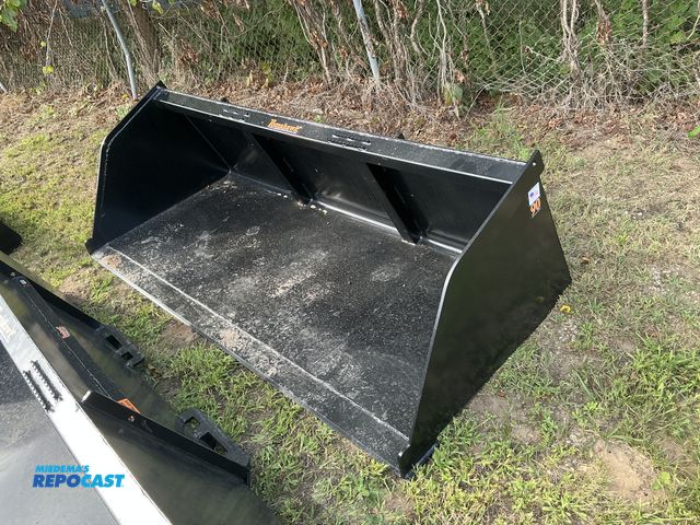 Product 2-3005 - New Tomahawk 90" Snow/Mulch Skid Steer Bucket, Universal Quick Attach