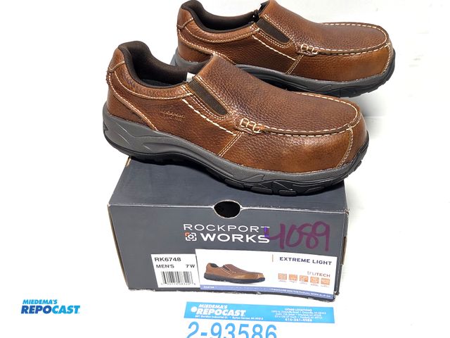 Lot 2-93586 - pair of new Rockport work boots, size men's 7 W, composite toe