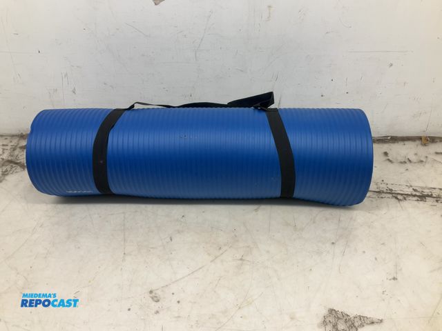 Lot 2-77953 - Amazon Basics 24” W yoga mat, appears unused