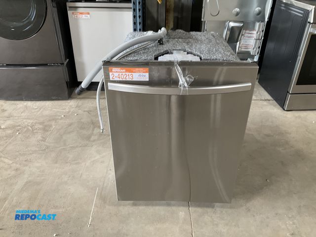 Lot 2-40213 - Scratch & Dent Samsung DW80CG5451SR Built-In Tall Tub Smart Dishwasher in Stainless Steel with Storm...