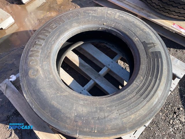 Lot 2-72689 - 1 Recapped Continental 11 R 22.5 tire.