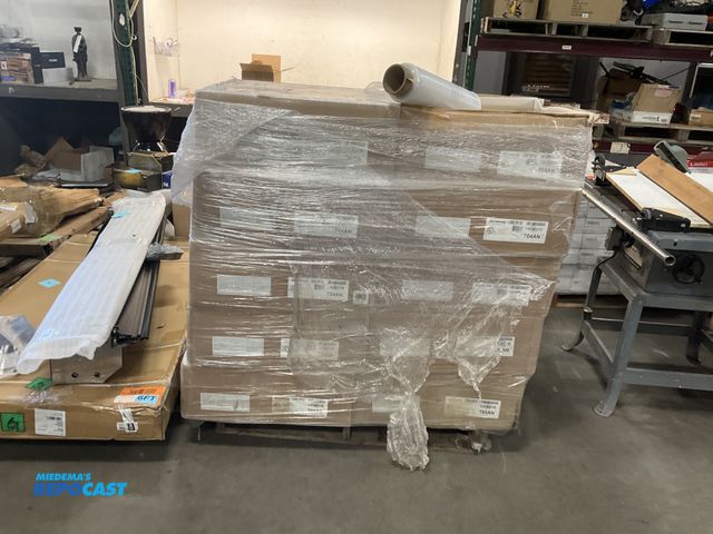 Lot 2-62719 - skid of 704AN and 705AN 2'x2' ceiling tiles
