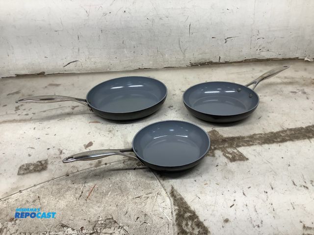 Lot 2-92578 - 3 Lot of (3) Green Pan with magneto 2