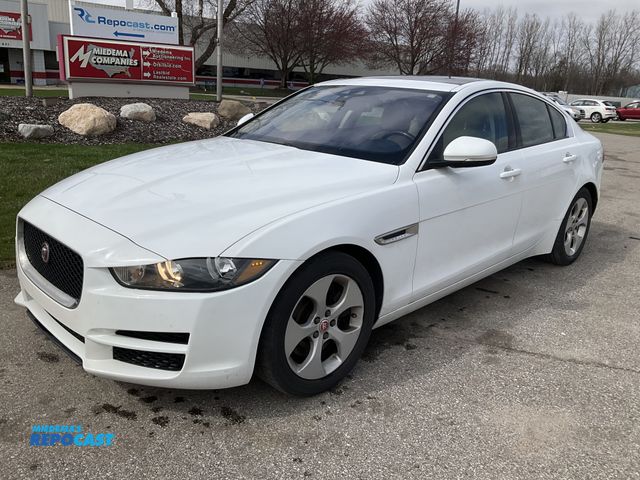 Lot 2-53492 - 2018 Jaguar XE 25t Sedan RWD