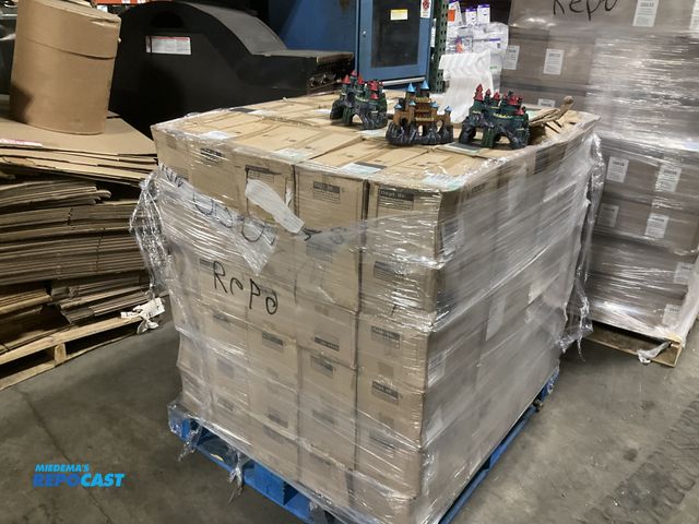 Lot 2-93909 - Skid of Rustic Castle Ornament Assortment for Fish Tanks