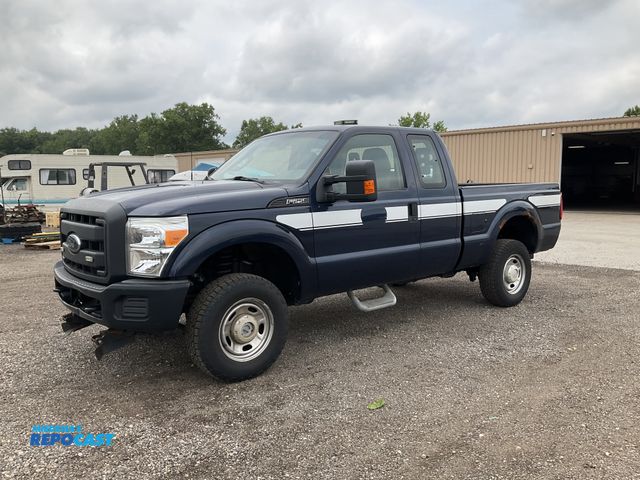 Lot 2-40155 - 2015 Ford F-250 Super Duty XL Extended Cab Short Box Pickup Truck 4x4