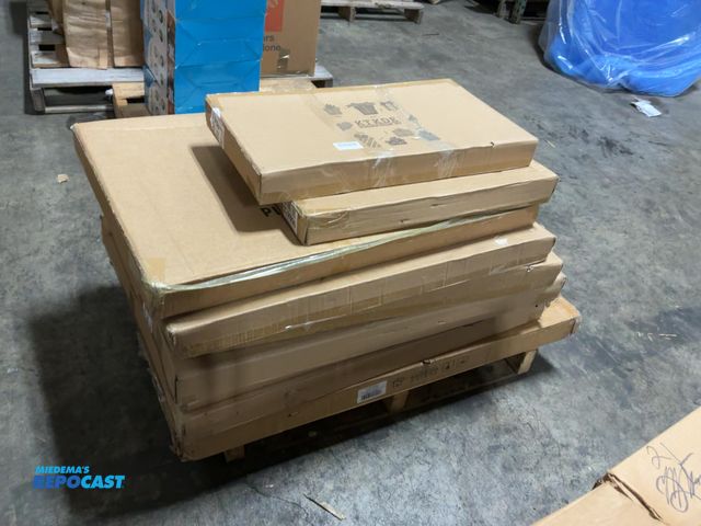 Lot 2-91303 - Assorted Wooden Picture Frames from KTKDE and TKYGU