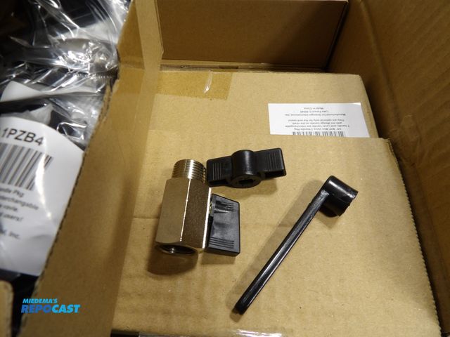 Lot 2-53066 - lot of (80) new manual two-way ball valve: 3/8", brass, straight, MNPT X ENPT, full port ball port w...