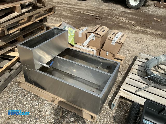 Repocast.com - Lot 2-64863 - Maple syrup making eqiptment with 84 glass ...