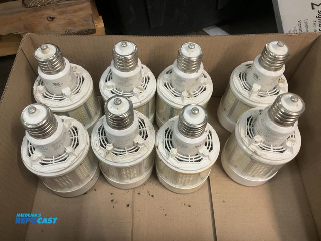 Lot 2-18980 - GE 22613 LED Lights with built-in cooling fan -8 bulbs