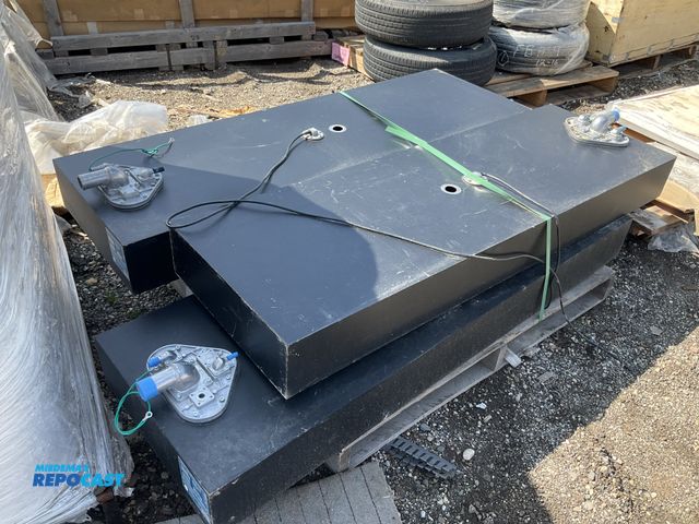 Lot 2-94913 - Skid lot of (4) 30 gallon RV fuel storage tanks