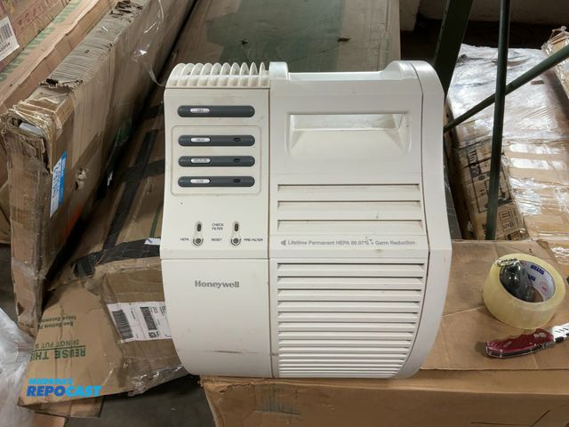 Lot 2-96538 - Honeywell 17000 QuietCare True HEPA Air Purifier