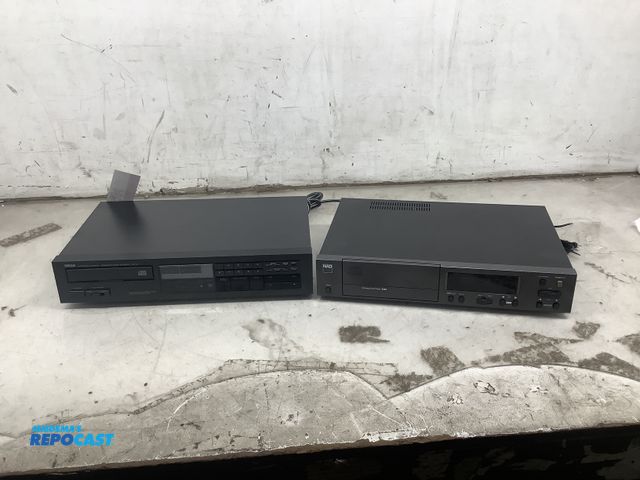 Lot 2-24394 - 1- CD player yamaha model DC-2, 1- CD player nad model 5255