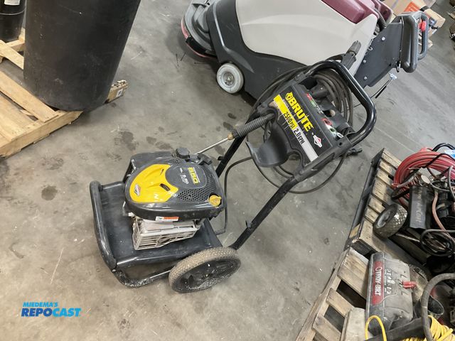 Lot 2-94892 - Brute 2500 psi 2.0gpm pressure washer with Briggs and Stratton 190cc engine