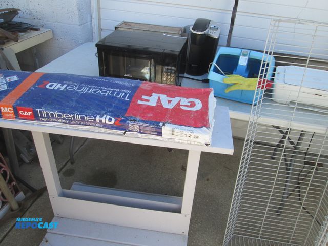 Lot 2-59152 - foot bath, little tikes box, doll house, 2-4' wire baskets, rifle rack, metal 4 wheel rolling cart 2...