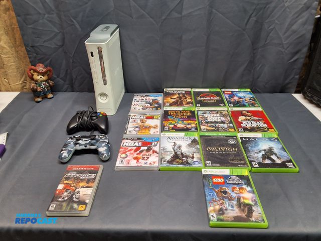 Lot 2-10659 - XBOX 360, CONTROLLERS, PSP GAME, PS3 GAMES AND XBOX 360 GAMES