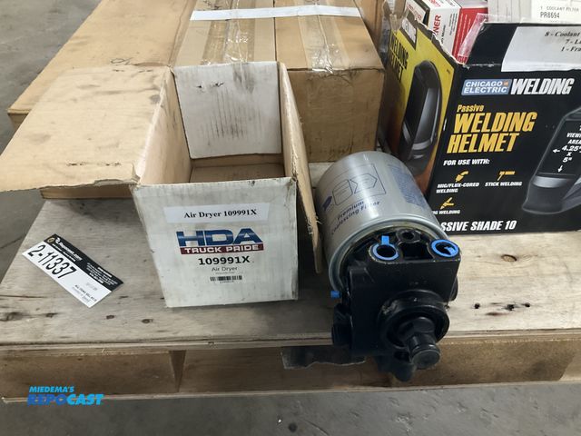 Lot 2-11337 - HDA Truck Pride air dryer part no. 109991X